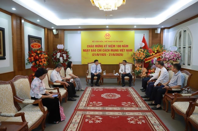 Văn phòng Quốc hội chúc mừng Bộ VHTTDL nhân dịp 100 năm kỷ niệm Ngày Báo chí - Ảnh 1.
