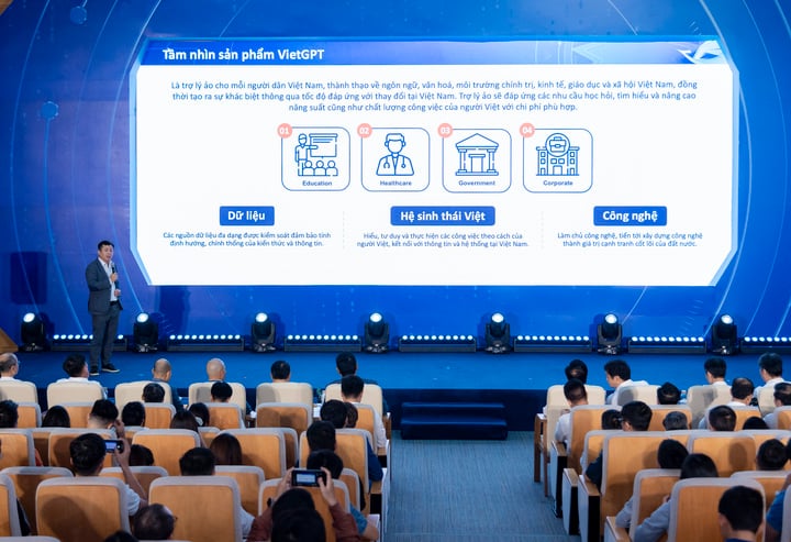 Ông Lê Hồng Việt, Tổng Giám đốc FPT Smart Cloud chia sẻ về VietGPT.