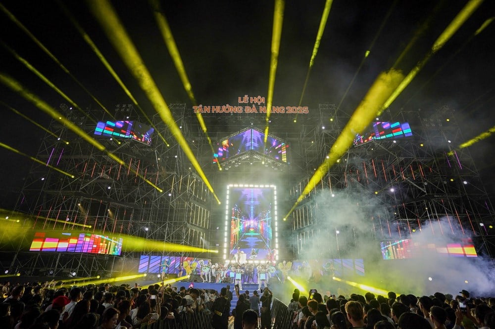 Da Nang explodes in summer with colorful, multi-experience festival - photo 7