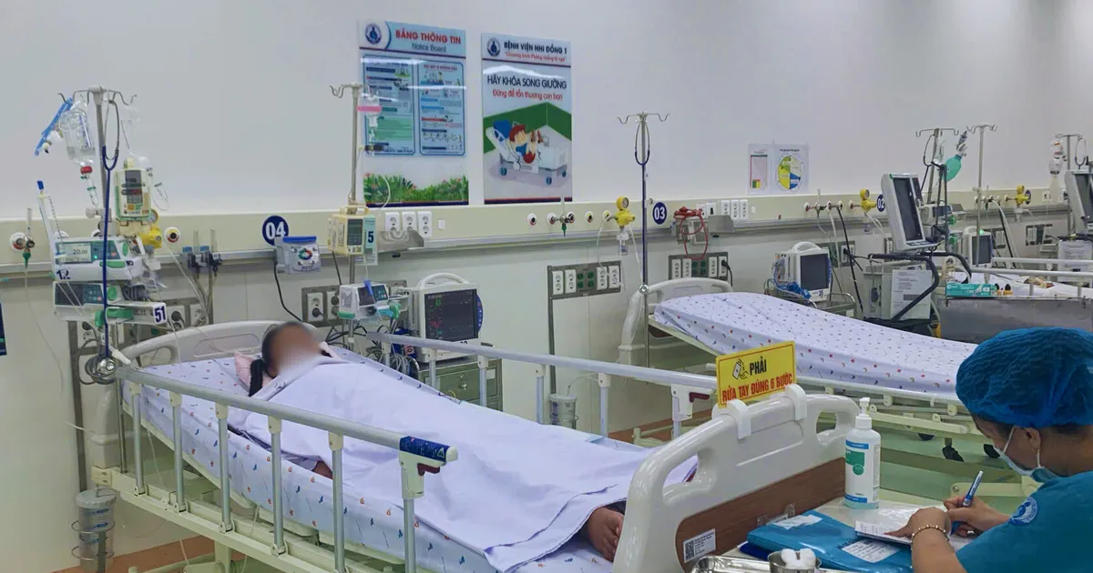 Truyền hơn 10 lít máu cứu sống bệnh nhi sốt xuất huyết