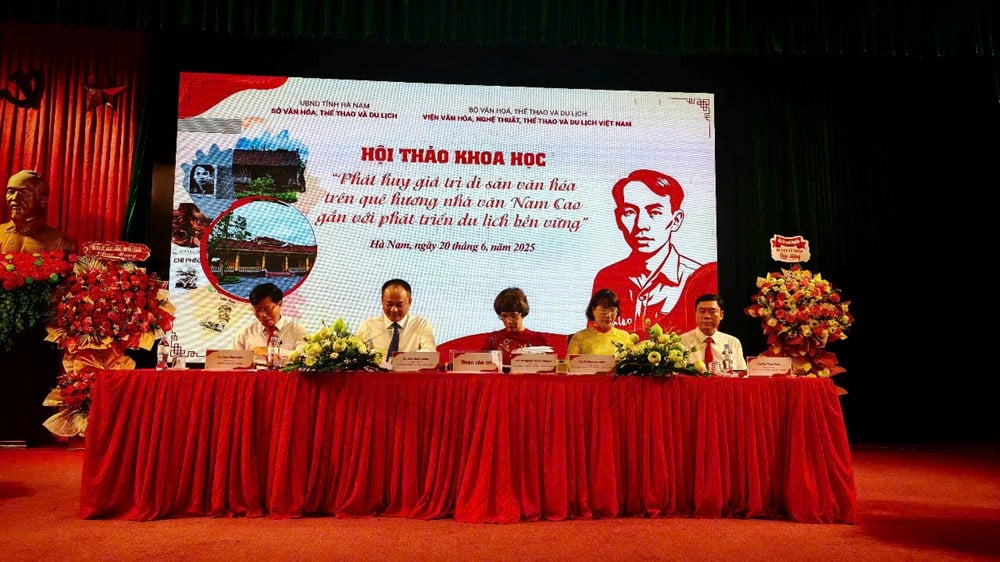 ការ​អភិរក្ស​និង​លើក​កម្ពស់​តម្លៃ​បេតិកភណ្ឌ​អក្សរសាស្ត្រ​របស់​ណាំ កាវ - រូបថត ១