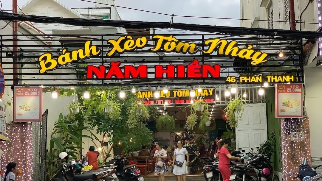 Bánh xèo tôm nhảy Năm Hiền: Tinh hoa đặc sản xứ Đà - Khám Phá Đà Nẵng