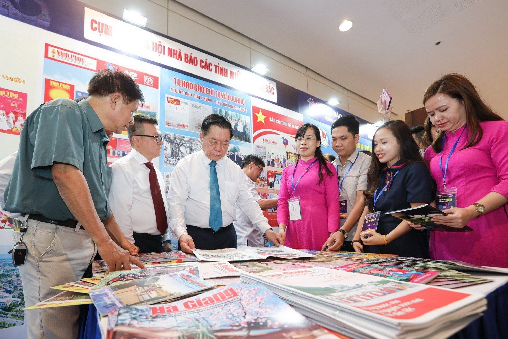 ong-nguyen-trong-nghia-bao-chi-cach-mang-2.jpg