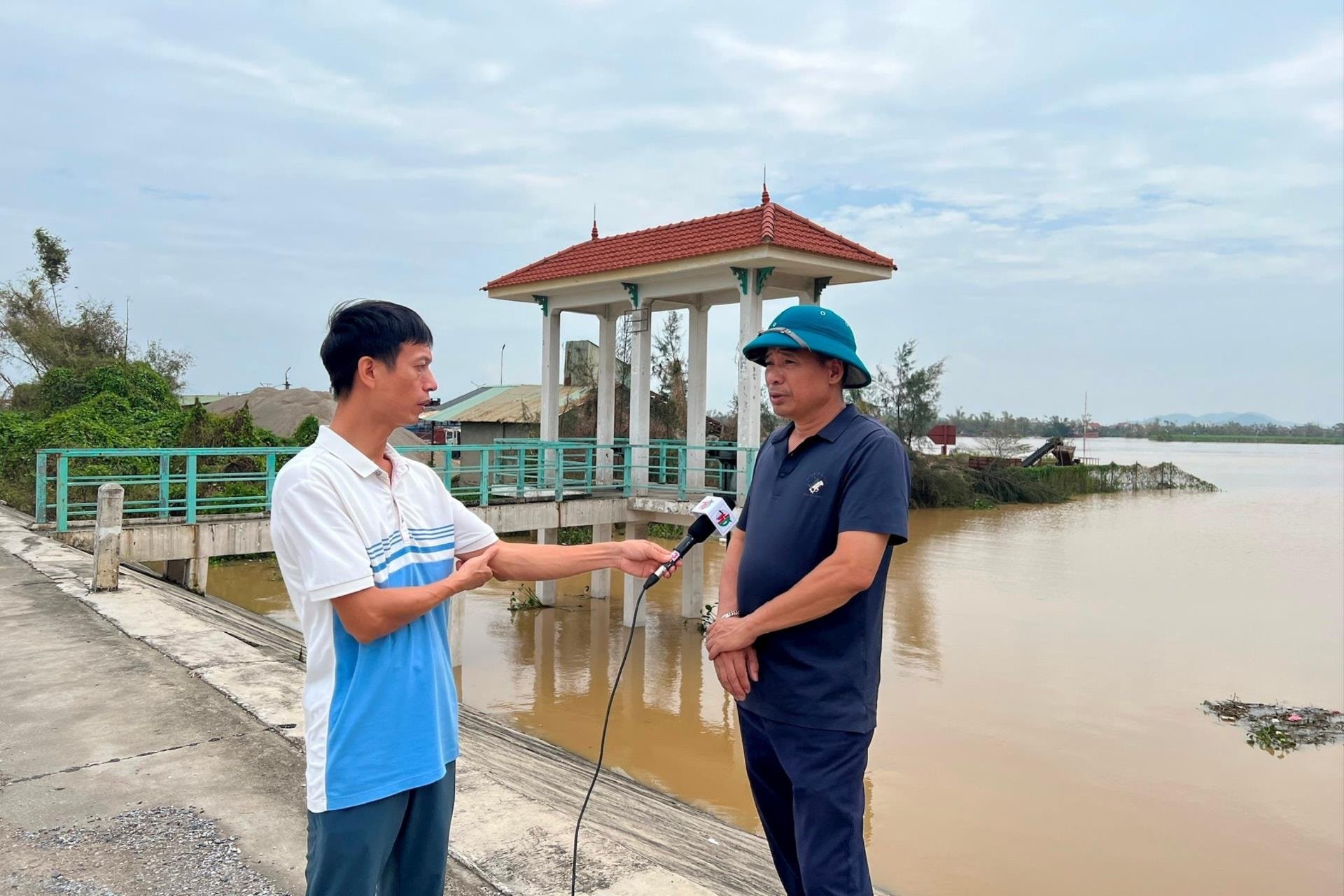 អ្នកយកព័ត៌មានដែល 'យកឈ្នះព្រះអាទិត្យ និងភ្លៀង'
