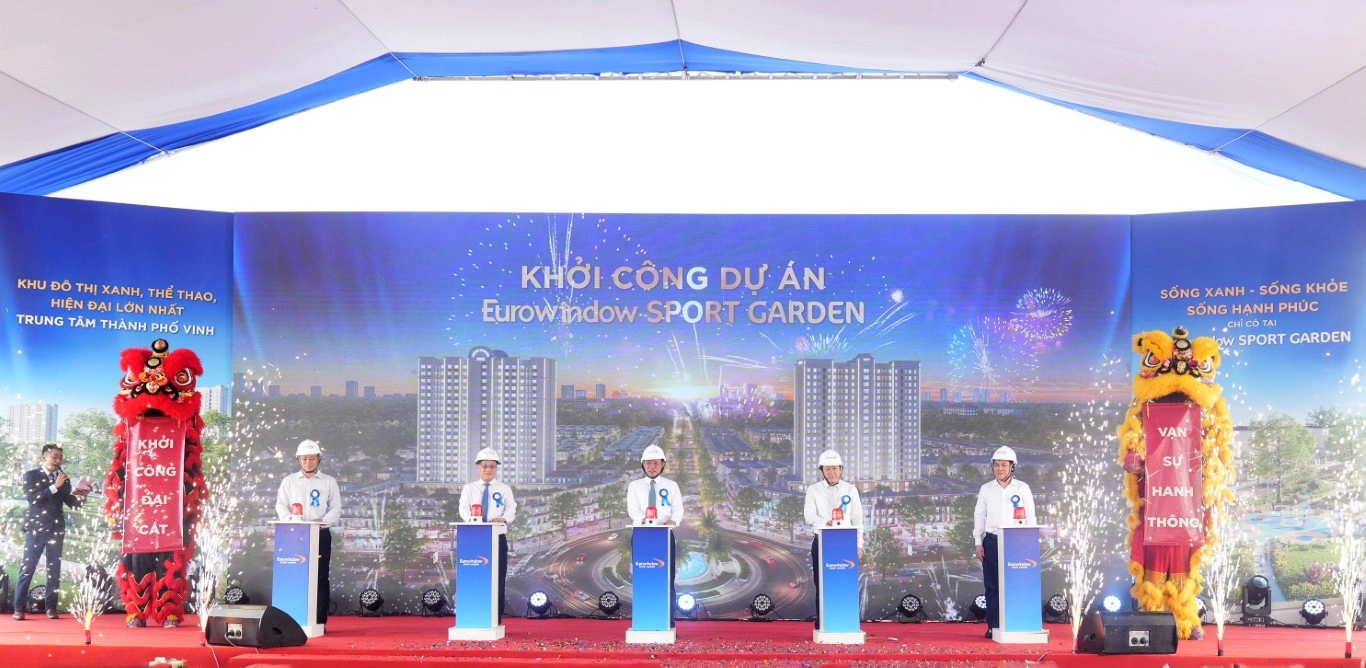 ภาพที่ 1 พิธีกรรมการเคาะประตูเริ่มต้นโครงการสวนกีฬายูโรวินโดว์ 1