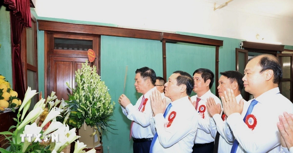 Lễ báo công dâng Bác nhân kỷ niệm 100 năm Ngày Báo chí Cách mạng Việt Nam