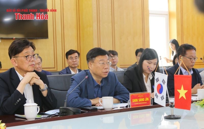 La delegación de la ciudad de Seongnam (Corea) visitó y trabajó en la Zona Económica de Nghi Son