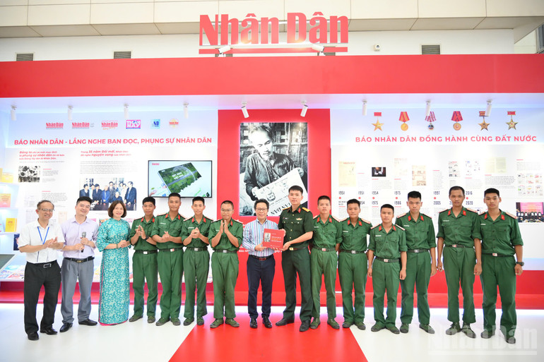 ndo_br_chien-si.jpg