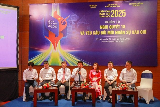 vna-potal-cac-phien-hop-tai-dien-dan-bao-chi-toan-quoc-2025-ngay-206-8103487.jpg