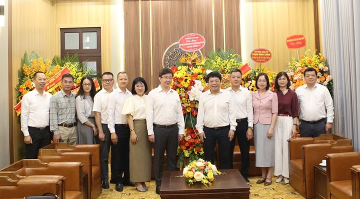 Lãnh đạo Bộ KH&CN thăm, chúc mừng các cơ quan báo chí nhân Kỷ niệm 100 năm Ngày Báo chí cách mạng Việt Nam - Ảnh 2.