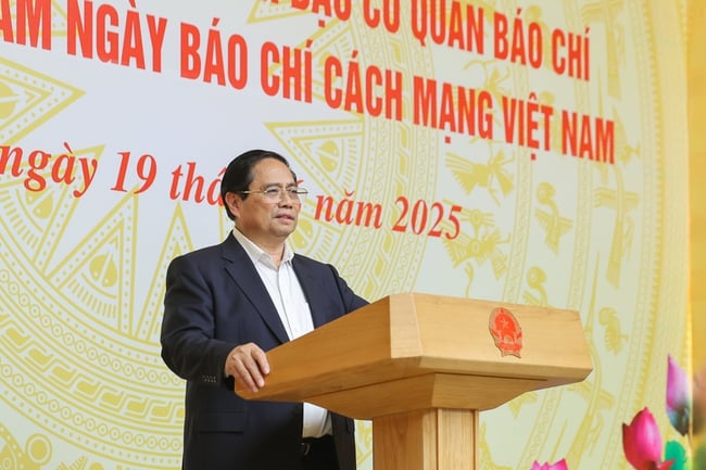 Thủ tướng yêu cầu xây dựng Nghị quyết của Chính phủ liên quan việc đặt hàng với báo chí - Ảnh 2.