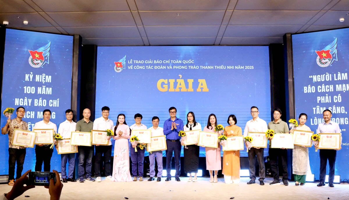 BTC entregó un premio a los autores ganadores.