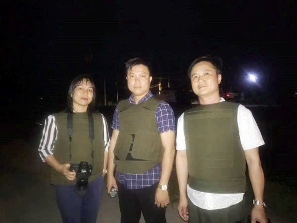 Chị Lý đưa tin vụ vây bắt đối tượng ma túy.