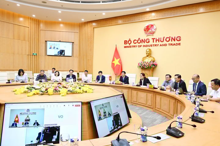 Overview of online negotiations between Vietnam and the US on reciprocal trade.