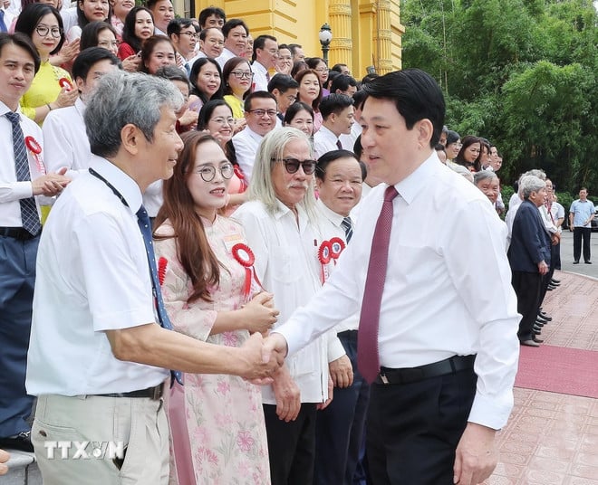 ttxvn-chu-tich-nuoc-luong-cuong-gap-mat-cac-nha-bao-tieu-bieu-toan-quoc-8102669-7.jpg