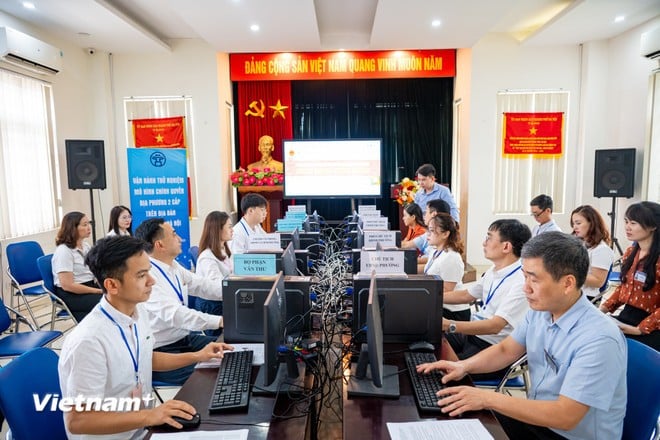 Mục đích vận hành thử nghiệm nhằm đánh giá hiệu quả hoạt động và năng lực công chức; kiểm tra khả năng vận hành ổn định của hệ thống; hoàn thiện mô hình; xác định yêu cầu hiệu chỉnh, bổ sung trước khi vận hành chính thức…(Ảnh: Minh Sơn/Vietnam+)