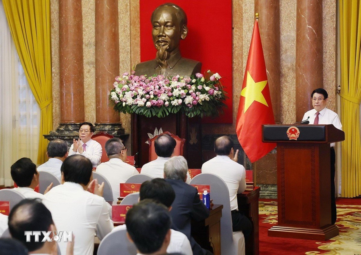 ttxvn-chu-tich-nuoc-luong-cuong-gap-mat-cac-nha-bao-tieu-bieu-toan-quoc-8102768-4.jpg