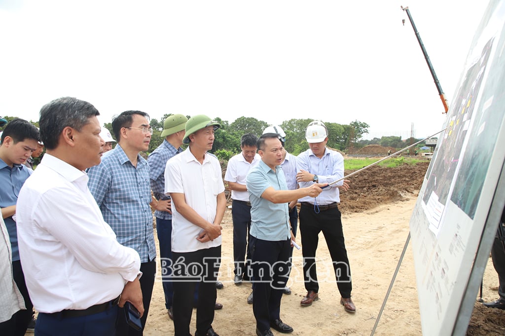 Lãnh đạo Sở Xây dựng báo cáo tình hình triển khai dự án