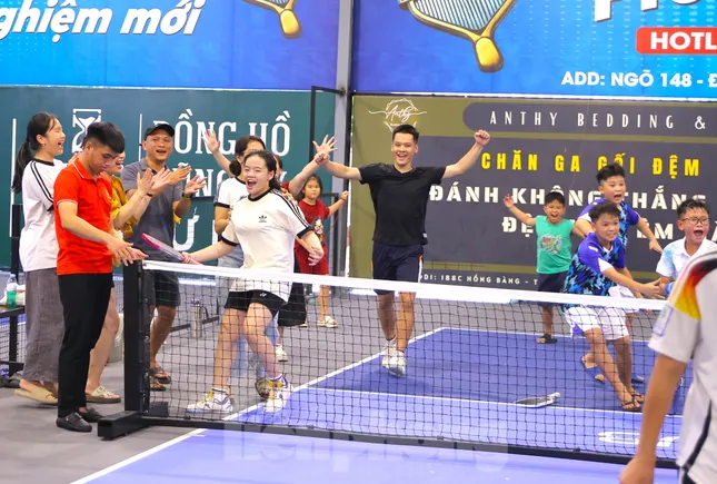 En attente du tournoi caritatif de Pickleball « Fans cool pour les enfants - Nourrir les connaissances » photo 2