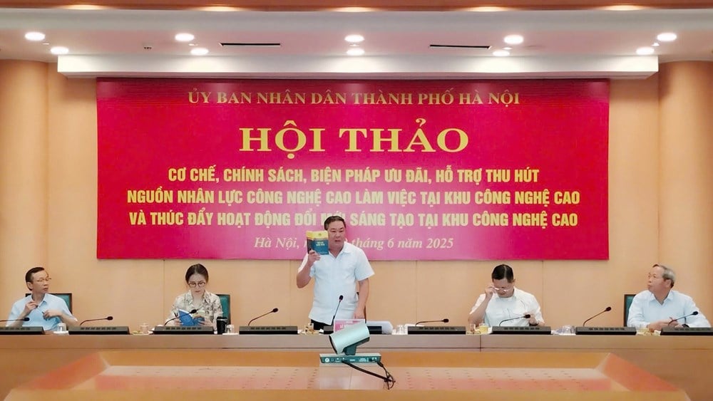 Mr. Le Hong Son, Permanent Vice Chairman of Hanoi People's Committee spoke at the Workshop.