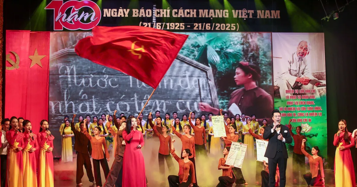 កម្មវិធីសិល្បៈរំលឹកខួប 100 ឆ្នាំនៃបដិវត្តន៍សារព័ត៌មានវៀតណាម