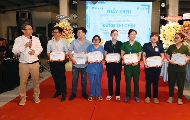 Long An: Cuộc giành giật sự sống bệnh nhân ngưng tim đột ngột trên cao tốc - Ảnh 2.