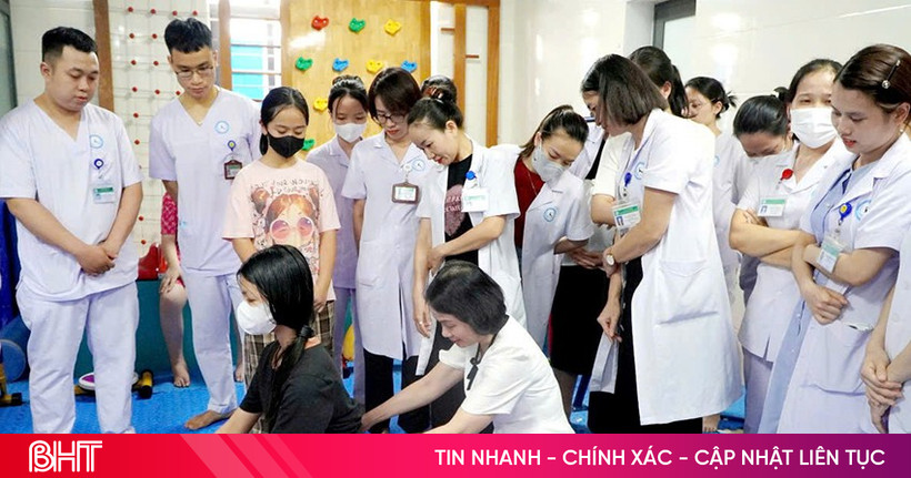 Chuyên gia Bệnh viện Nhi Trung ương chuyển giao kỹ thuật phục hồi chức năng