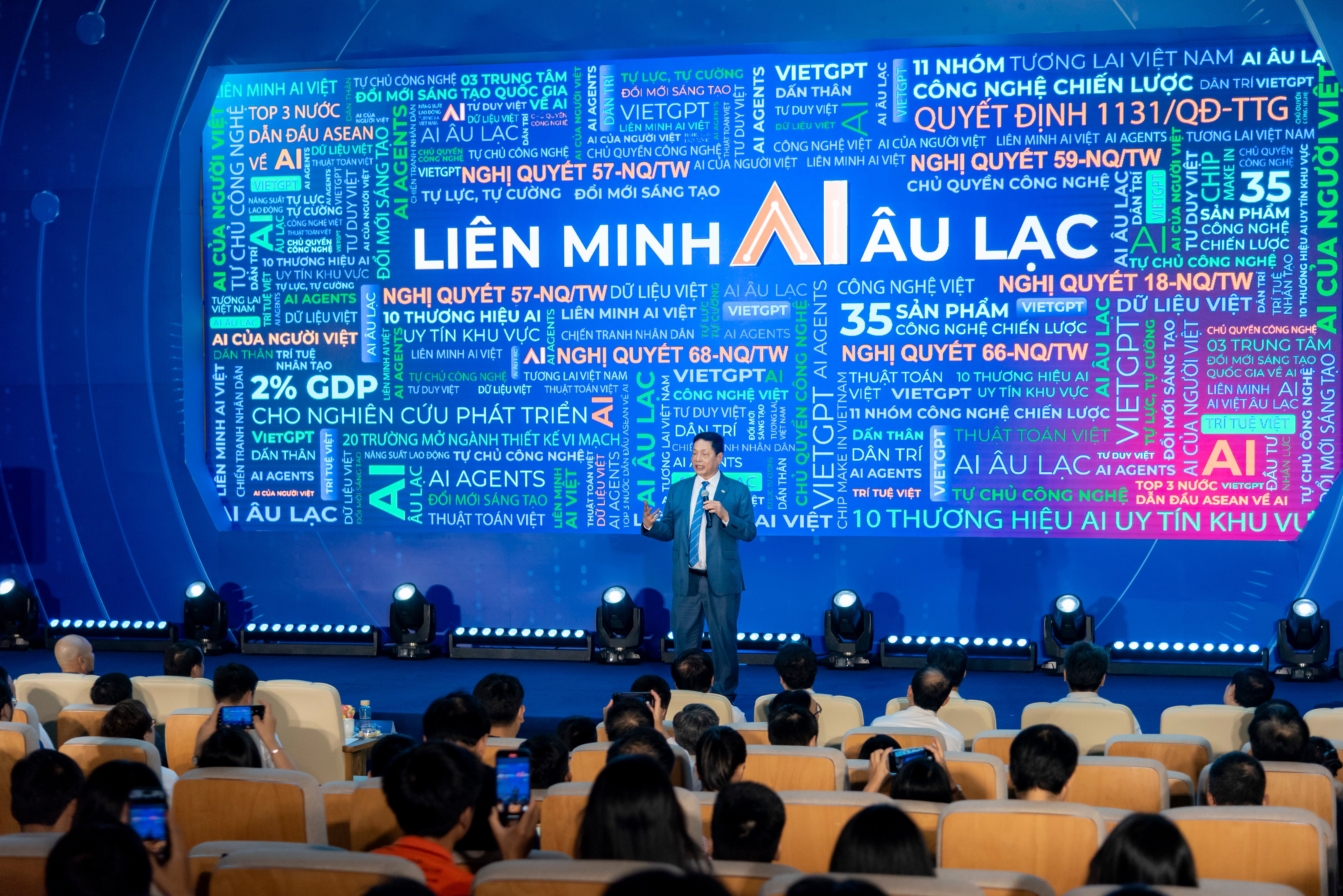 Ông Trương Gia Bình, Chủ tịch HĐQT FPT, nêu ra các mục tiêu, nguyên tắc hoạt động của Liên minh AI