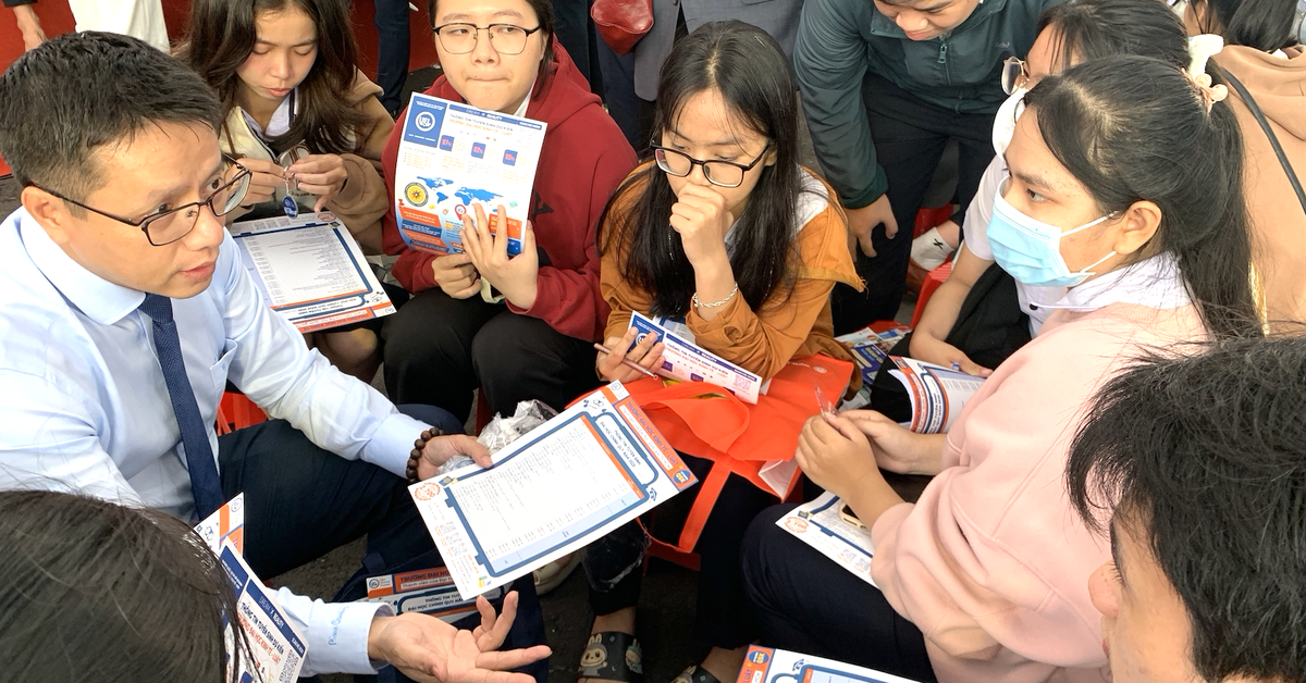 Trường đại học Kinh tế - Luật công bố lộ trình tăng học phí khóa tuyển sinh 2025