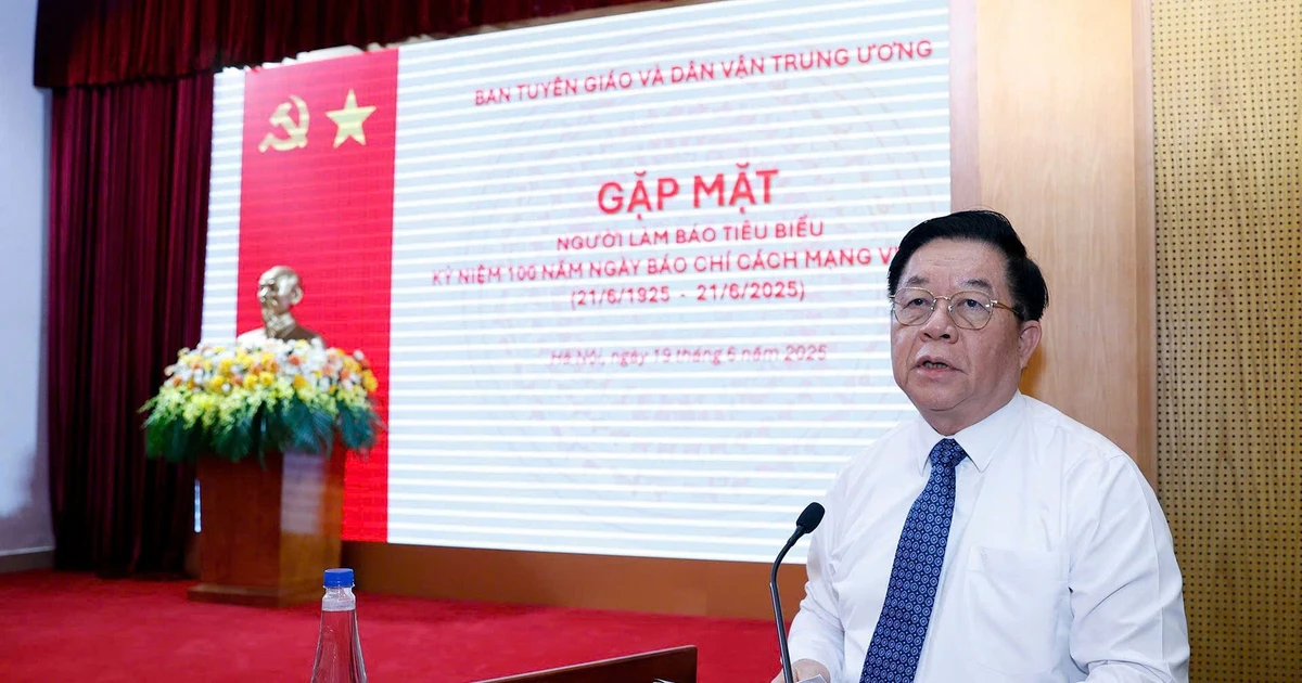 Ban Tuyên giáo và Dân vận Trung ương khen thưởng các nhà báo tiêu biểu