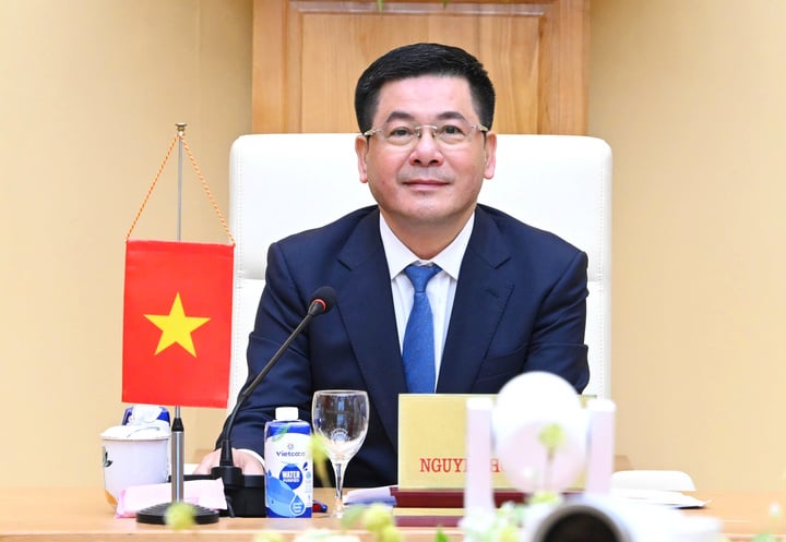 Minister Nguyen Hong Dien.