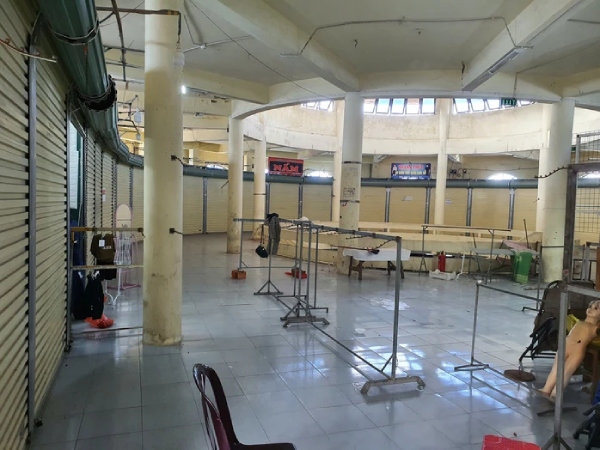 At the peak of the crackdown on counterfeit goods, more than 5,500 stores suddenly closed