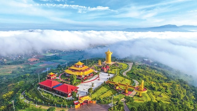Điểm đến mùa hè gắn kết gia đình, trải nghiệm văn hóa tâm linh và thiên nhiên - Ảnh 1.