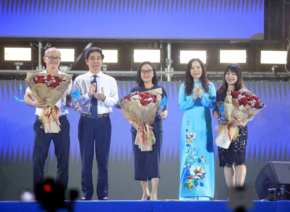 Da Nang explodes in summer with colorful, multi-experience festival - photo 3