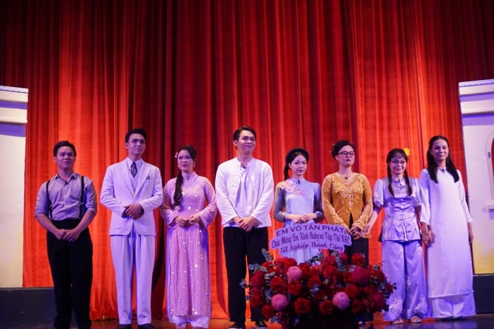 Đạo diễn Hồng Ngọc dồn sức cho 