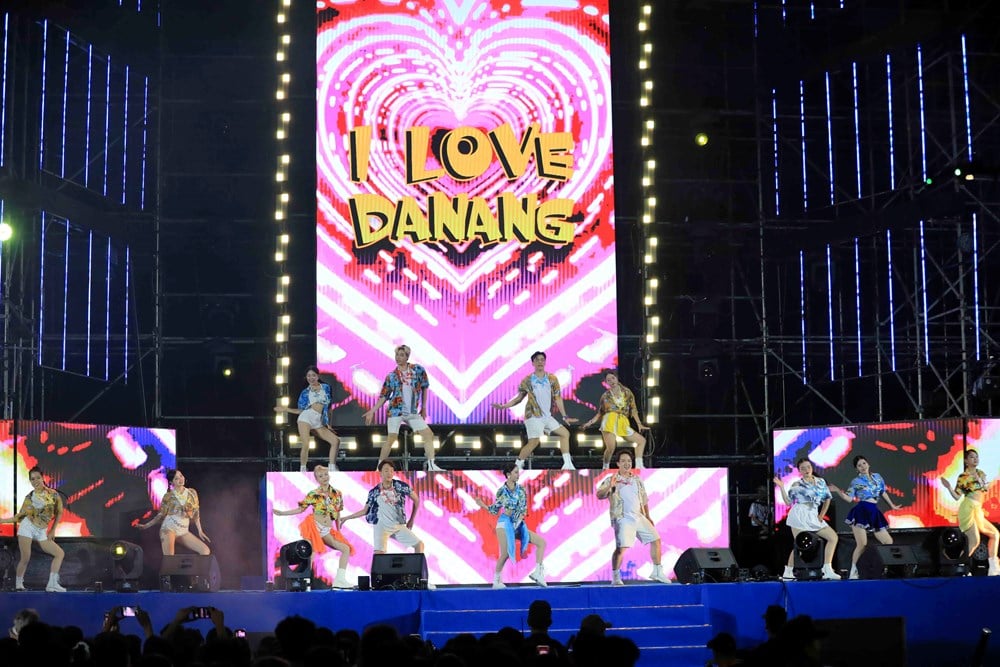 Da Nang explodes in summer with colorful, multi-experience festival - photo 4
