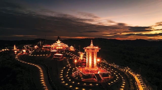 Điểm đến mùa hè gắn kết gia đình, trải nghiệm văn hóa tâm linh và thiên nhiên - Ảnh 2.