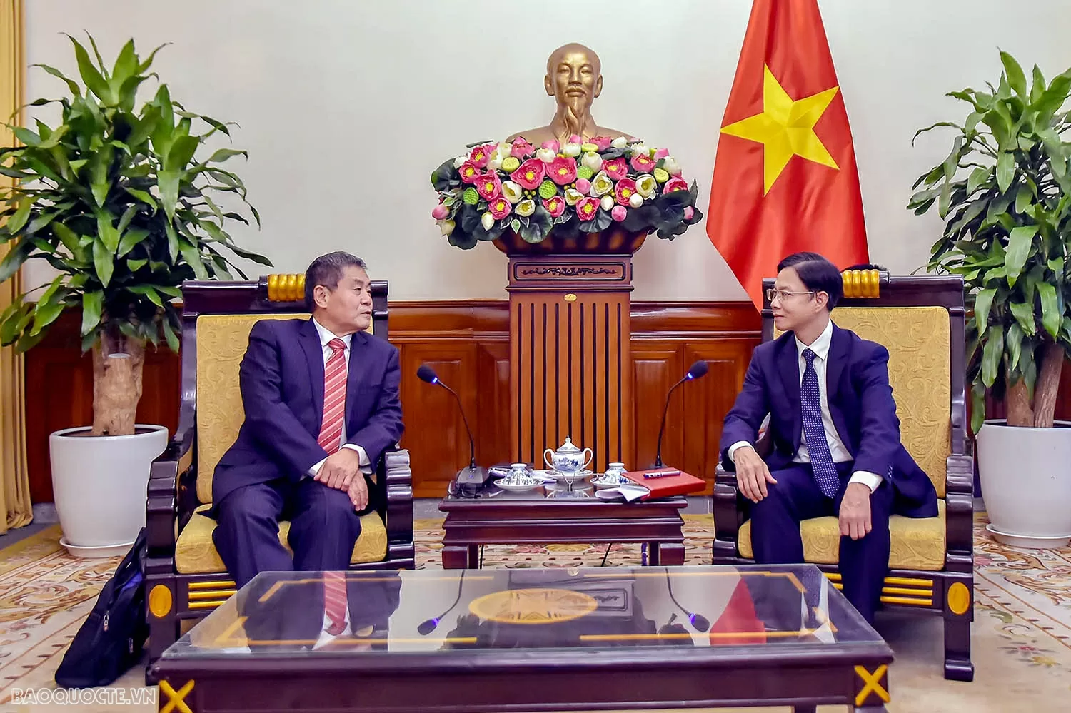 Thứ trưởng Ngoại giao Ngô Lê Văn tiếp Đoàn đại biểu Ủy ban Tư vấn Chính sách Ngoại giao Trung Quốc
