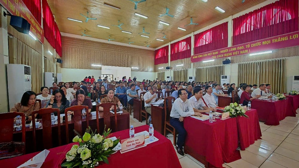 ការ​អភិរក្ស​និង​លើក​កម្ពស់​តម្លៃ​បេតិកភណ្ឌ​អក្សរសាស្ត្រ​របស់​ណាំ កាវ - រូបថត ៣