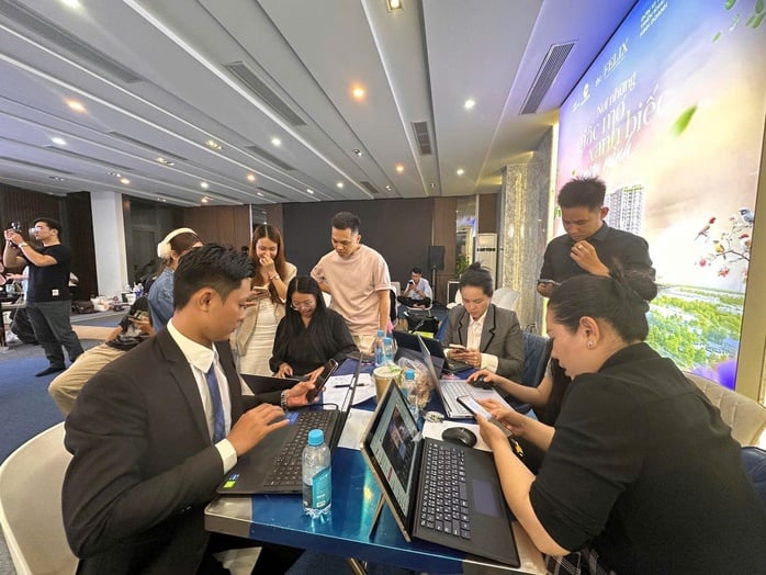 Lần đầu livestream, doanh nhân Nguyễn Quốc Cường bán 517 căn hộ ngay trên sóng- Ảnh 1.
