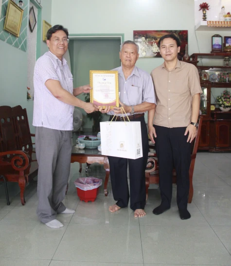 Tri ân các thế hệ làm báo nhân kỷ niệm 100 năm Ngày Báo chí Cách mạng Việt Nam