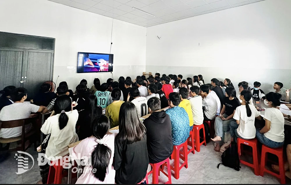 ビエンホア市の10年生入学試験対策クラス。写真：寄稿者