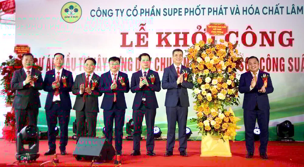 Supe Lam Thao បានដំឡើងផ្លាកសញ្ញាសម្រាប់គម្រោងមជ្ឈមណ្ឌលលក់ និងចាប់ផ្តើមគម្រោងវិនិយោគសាងសង់ខ្សែសង្វាក់ផលិតកម្ម SOP ។