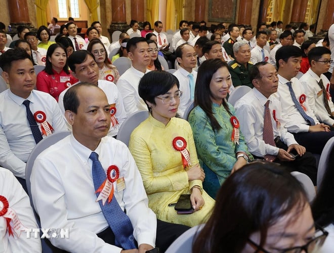 ttxvn-chu-tich-nuoc-luong-cuong-gap-mat-cac-nha-bao-tieu-bieu-toan-quoc-8102768-2.jpg