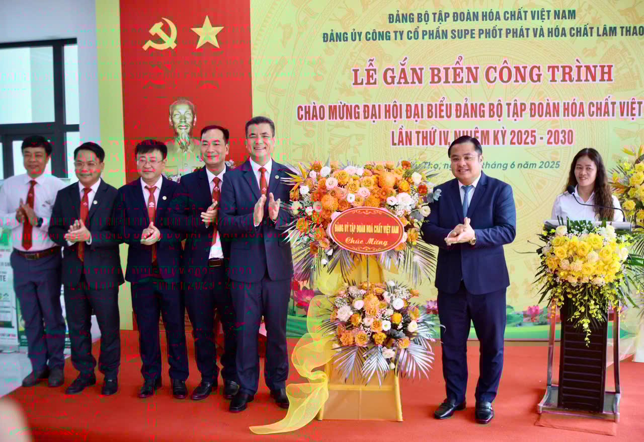 Supe Lam Thao បានដំឡើងផ្លាកសញ្ញាសម្រាប់គម្រោងមជ្ឈមណ្ឌលលក់ និងចាប់ផ្តើមគម្រោងវិនិយោគសាងសង់ខ្សែសង្វាក់ផលិតកម្ម SOP ។