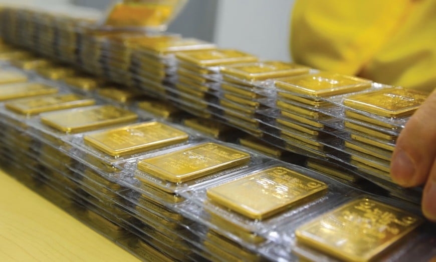استقر سعر سبائك ذهب SJC مقارنةً بالأمس، ولكنه لا يزال مرتفعًا. الصورة: thesaigontimes.vn