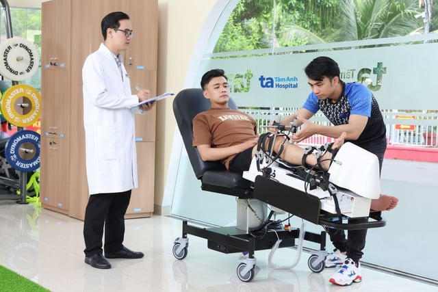 6 huyền thoại 'Quỷ Đỏ' đến Việt Nam được Bệnh viện Tâm Anh chăm sóc sức khỏe- Ảnh 2.