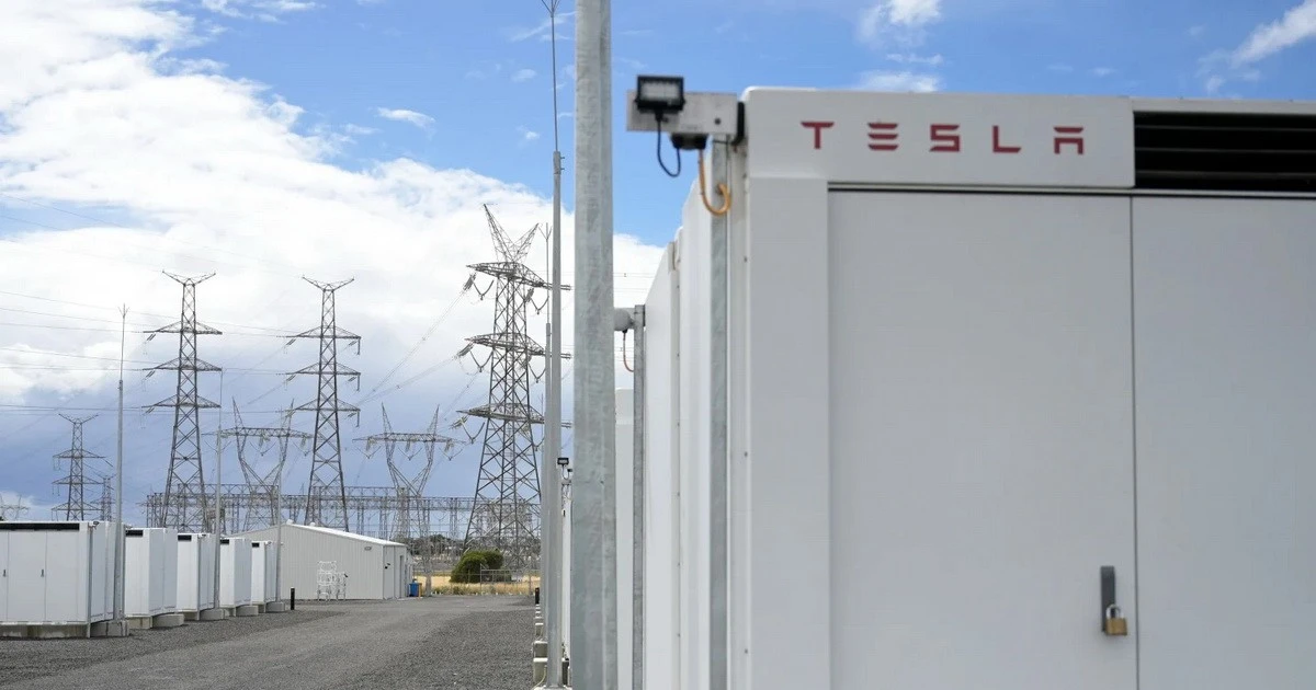 Tesla បង្កើត​ស្ថានីយ​ស្តុក​ថាមពល​ភ្ជាប់​បណ្តាញ​អគ្គិសនី​ដំបូង​គេ​ក្នុង​ប្រទេស​ចិន