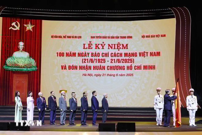ttxvn-tong-bi-thu-to-lam-du-le-ky-niem-100-nam-ngay-bao-chi-cach-mang-viet-nam-8104836-3.jpg