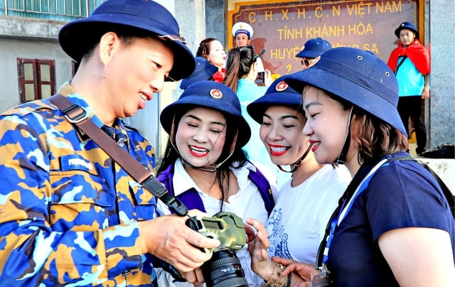 'Khoảnh khắc Trường Sa' qua góc nhìn của nghệ sĩ nhiếp ảnh- Ảnh 5.